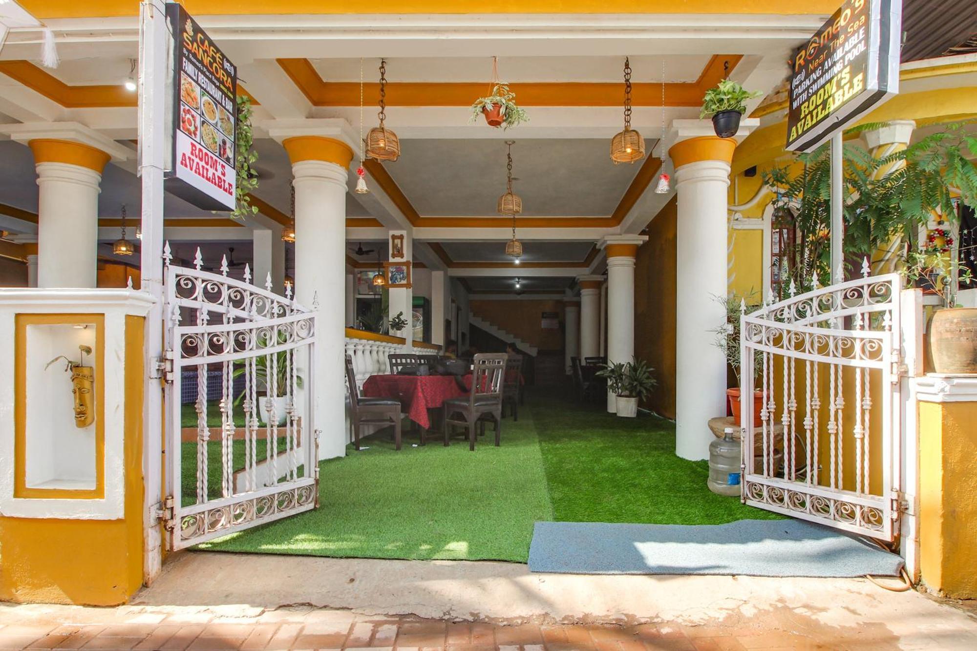 Hotel Collection O Romeos Place Baga Beach à Calangute Extérieur photo