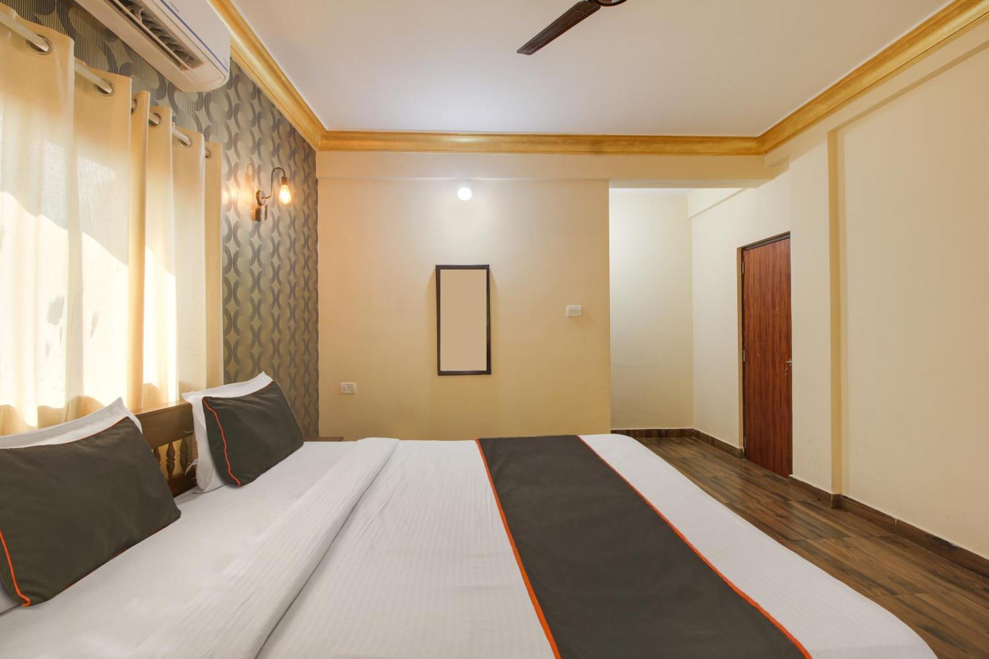 Hotel Collection O Romeos Place Baga Beach à Calangute Extérieur photo